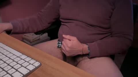 Snapshot of ziotano_98 chatting on 12/14/24, 02:42 Mauro online show from 12/14/24, 02:42