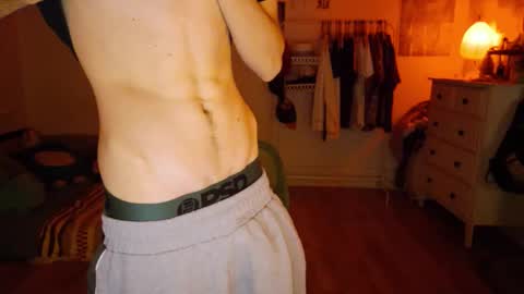 Snapshot of zipdown_ chatting on 03/08/26, 05:44 zipdown online show from 03/08/26, 05:44