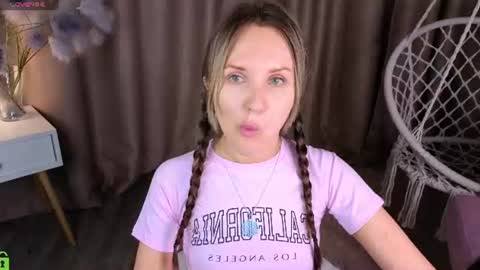Snapshot of zlata__fox chatting on 07/11/26, 09:23 Zlata Mon Tue Thu Fri Sun Sa GMT 3 0000pm - 0600pm online show from 07/11/26, 09:23