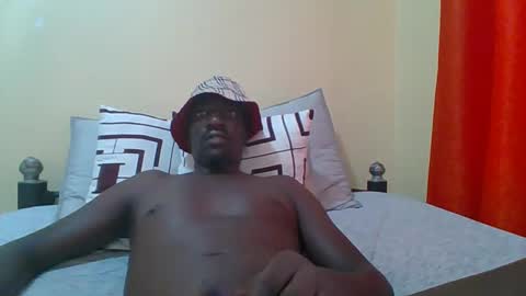 Snapshot of zlatann2012 chatting on 12/19/25, 12:56 Zlatann2012 online show from 12/19/25, 12:56