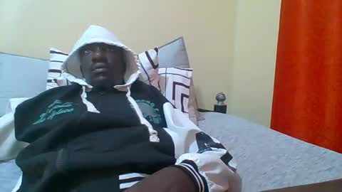 Snapshot of zlatann2012 chatting on 12/20/25, 01:02 Zlatann2012 online show from 12/20/25, 01:02