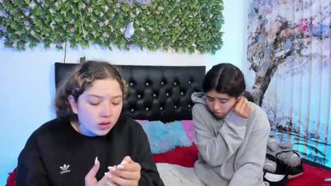 Zoe And Valeria online show from 04/29/26, 06:25