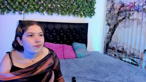 Zoe And Valeria online show from 05/08/26, 02:22