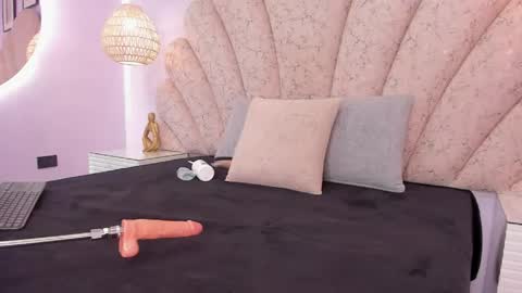 zoe_blosson online show from 04/21/26, 02:37