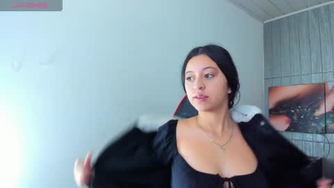 Snapshot of zoe_connor19 chatting on 04/05/26, 12:02 Z O E online show from 04/05/26, 12:02