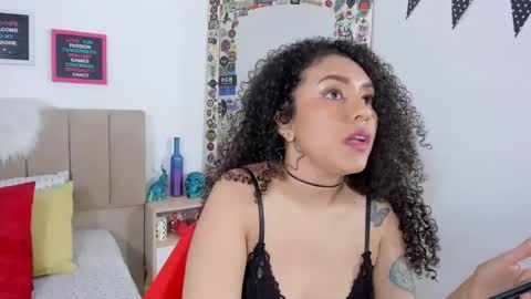 Zoe Gruber online show from 02/05/25, 04:25