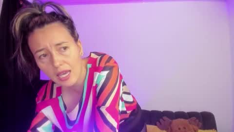 Snapshot of zoe_jeane_beker chatting on 02/07/26, 08:45 ZOE online show from 02/07/26, 08:45