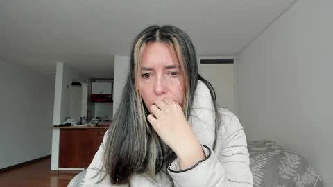 Snapshot of zoe_jeane_beker chatting on 03/28/26, 09:47 ZOE online show from 03/28/26, 09:47