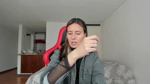 Snapshot of zoe_jeane_beker chatting on 03/29/26, 08:31 ZOE online show from 03/29/26, 08:31