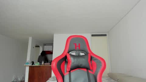 Snapshot of zoe_jeane_beker chatting on 04/04/26, 09:01 ZOE online show from 04/04/26, 09:01