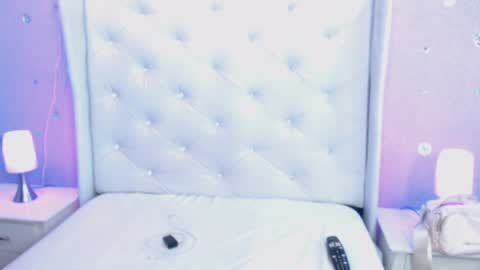 Snapshot of zoe_kravitx chatting on 12/05/24, 01:58 CAMILA online show from 12/05/24, 01:58