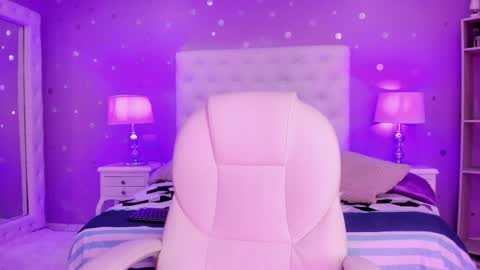 Snapshot of zoe_kravitx chatting on 01/25/25, 02:58 CAMILA online show from 01/25/25, 02:58