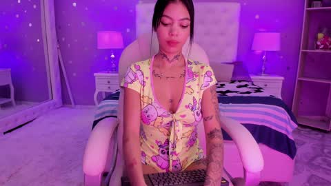 Snapshot of zoe_kravitx chatting on 01/27/25, 04:01 CAMILA online show from 01/27/25, 04:01