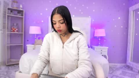 Snapshot of zoe_kravitx chatting on 02/20/25, 06:06 CAMILA online show from 02/20/25, 06:06