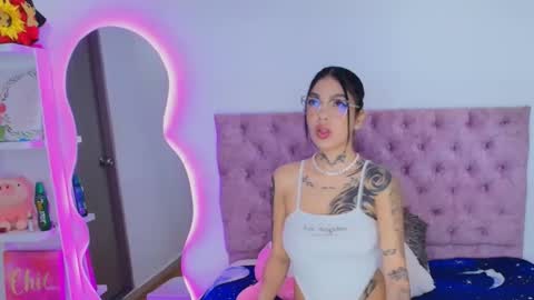 zoe_kravitx_ online show from 03/30/26, 05:52