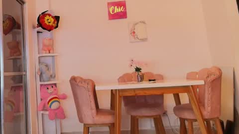 zoe_kravitx_ online show from 04/17/26, 04:59