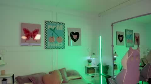 Zoe Lynch online show from 06/25/26, 12:09