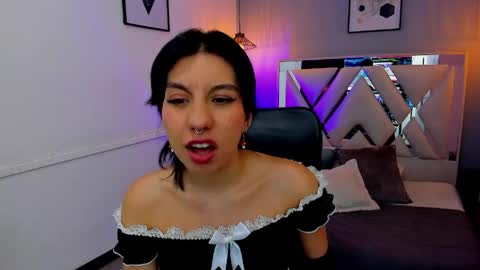 zoe_moreau online show from 04/10/26, 08:35