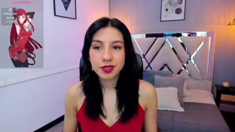 zoe_moreau online show from 04/15/26, 07:58