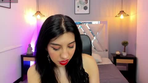 zoe_moreau online show from 04/18/26, 07:40