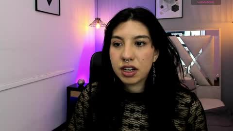 zoe_moreau online show from 05/01/26, 07:29
