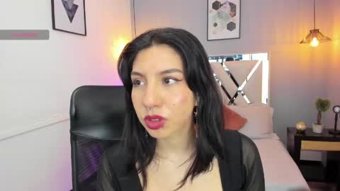 zoe_moreau online show from 05/20/26, 07:53