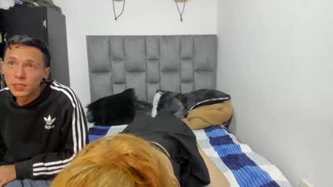 Snapshot of zoe_painn chatting on 10/20/25, 02:12 She Zoe He Painn online show from 10/20/25, 02:12