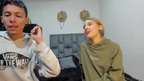 Snapshot of zoe_painn chatting on 10/24/25, 05:31 She Zoe He Painn online show from 10/24/25, 05:31