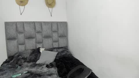 Snapshot of zoe_painn chatting on 10/31/25, 07:26 She Zoe He Painn online show from 10/31/25, 07:26