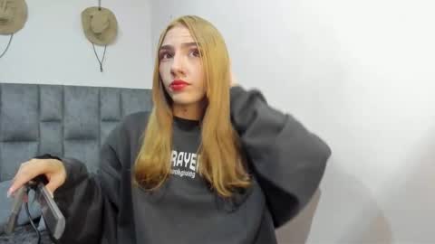 Snapshot of zoe_painn chatting on 11/01/25, 09:17 She Zoe He Painn online show from 11/01/25, 09:17