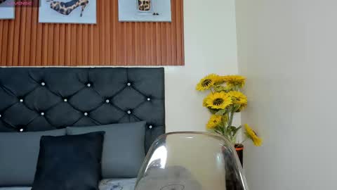 Zoe online show from 09/18/25, 08:11