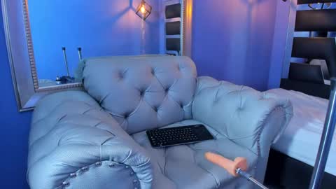 Zoe online show from 09/23/25, 08:45