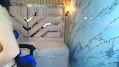 Zoe  online show from 11/15/25, 03:37