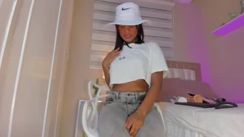 Hi guys i am Zoe  online show from 02/05/25, 11:34