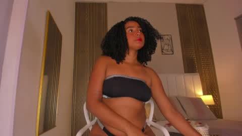 Hi guys i am Zoe  online show from 04/06/26, 11:33