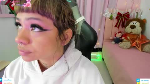 zoe_sullivan_ online show from 11/19/25, 09:20