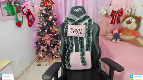 zoe_sullivan_ online show from 12/04/25, 09:40