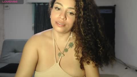 Snapshot of zoe_tai chatting on 05/08/26, 10:42 zoe tai online show from 05/08/26, 10:42