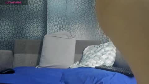 Zoe online show from 12/01/25, 12:43