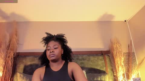 Zoe online show from 12/31/24, 12:15