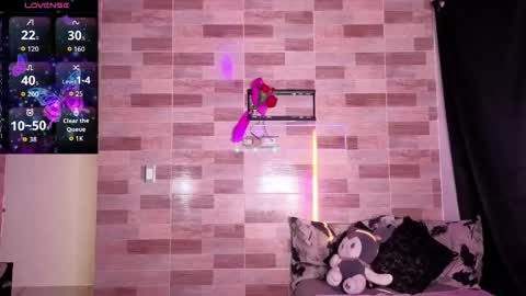 Snapshot of zoee_dolcee chatting on 12/20/25, 09:22 Catt online show from 12/20/25, 09:22