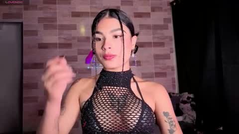 Snapshot of zoee_dolcee chatting on 12/21/25, 09:33 Catt online show from 12/21/25, 09:33