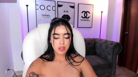 Snapshot of zoee_jackson chatting on 01/02/25, 09:39  zoee jackson online show from 01/02/25, 09:39