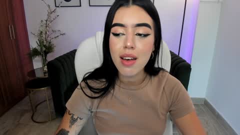 Snapshot of zoee_jackson chatting on 01/10/25, 07:00  zoee jackson online show from 01/10/25, 07:00