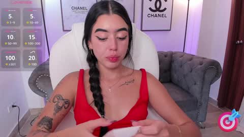 Snapshot of zoee_jackson chatting on 02/03/25, 10:00  zoee jackson online show from 02/03/25, 10:00