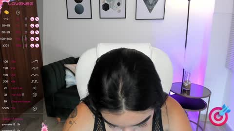 Snapshot of zoee_jackson chatting on 02/05/25, 10:44  zoee jackson online show from 02/05/25, 10:44