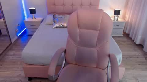 zoe online show from 11/11/25, 03:06