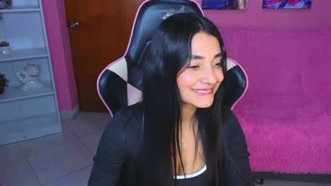 Snapshot of zoee_pamela99 chatting on 04/18/26, 10:21 pamela online show from 04/18/26, 10:21
