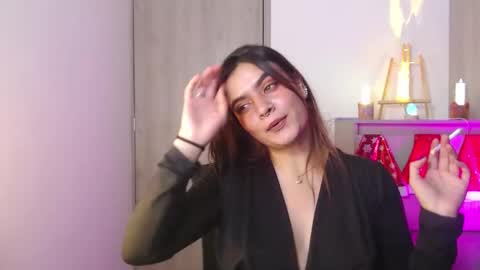 Snapshot of zoee_t chatting on 11/27/25, 02:13 Zoee online show from 11/27/25, 02:13