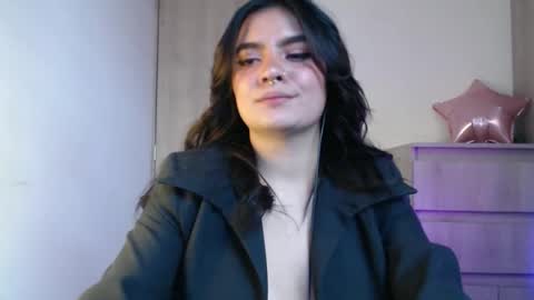 Snapshot of zoee_t chatting on 01/07/26, 05:04 Zoee online show from 01/07/26, 05:04